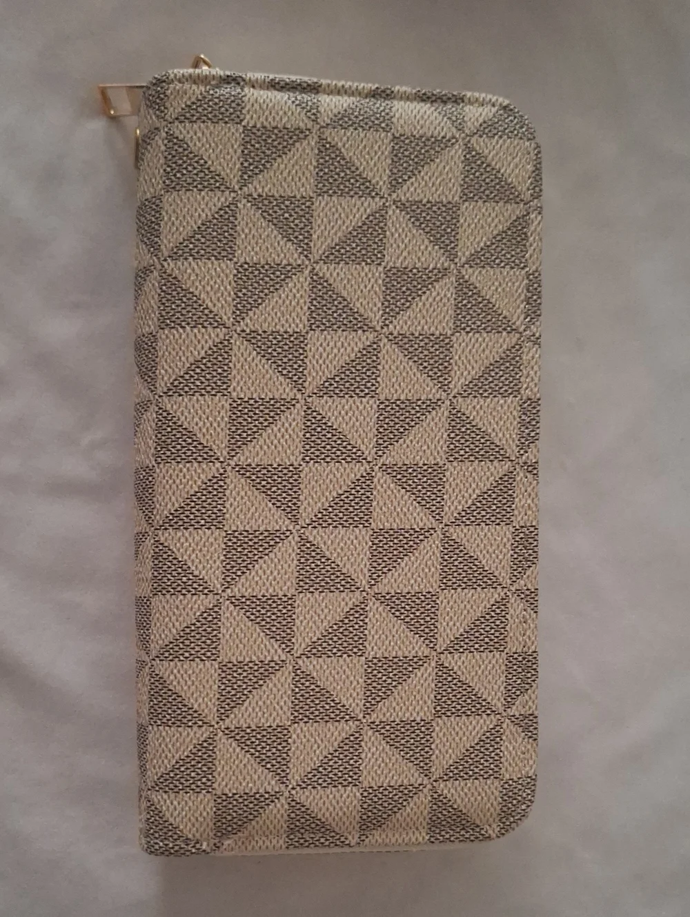 Textured Geometric Zip Wallet - Beige & Brown